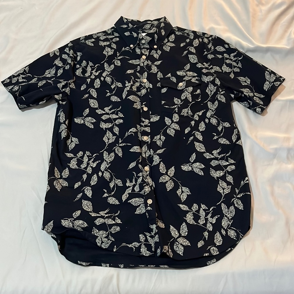 Old Navy Short Sleeve Button Down Shirt (M)